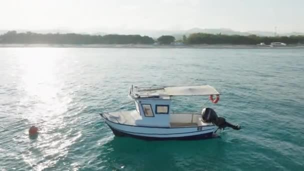 Piccola Sosta Barca Pesca Mezzo All Oceano — Video Stock
