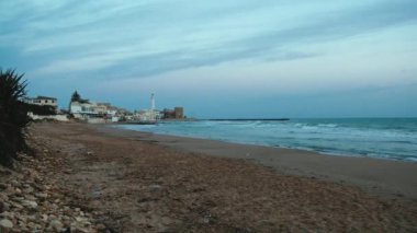 Punta Secca şehrinde deniz feneri Sicilya İtalya kıyılarında