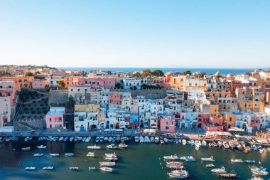 Procida adası turistik bir yer..