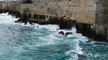 Siracusa Kalesi Tehlike Şehri Kale ve Manzaralı Akdeniz manzarası