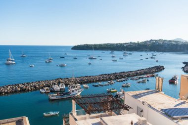 Napoli yakınlarındaki Campania 'daki Flegree takımadasının Procida adası.