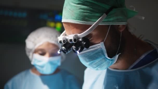 Personal Médico Durante Una Cirugía — Vídeo de stock