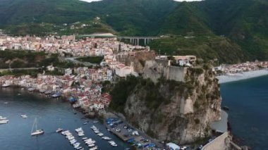 Scilla, Calabrian bölgesinde bir turizm beldesi.