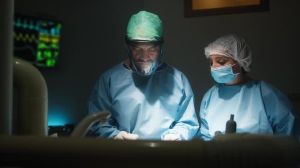 Ameliyat Sırasında Tıbbi Personel — Stok video