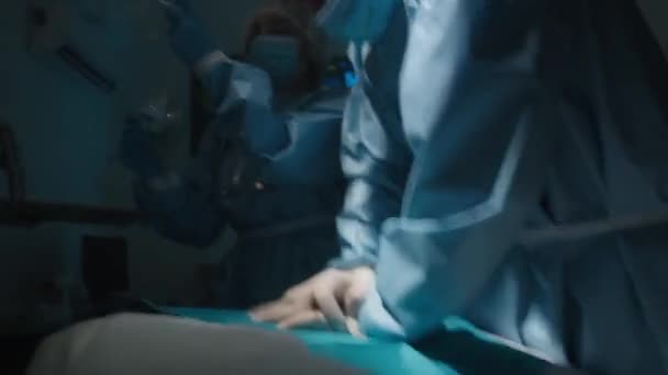 Personnel Médical Pendant Une Intervention Chirurgicale — Video