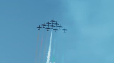 İtalya 'da Üç Renkli Oklar Akrobatik Gösterisi.