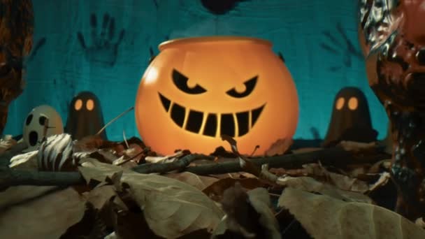Passerar Mellan Monster Och Halloween Pumpa — Stockvideo