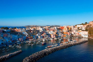 Napoli yakınlarındaki Campania 'daki Flegree takımadasının Procida adası.