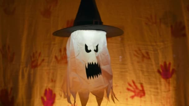 Glühendes Gruselgespenst Halloween Liegt Der Luft — Stockvideo