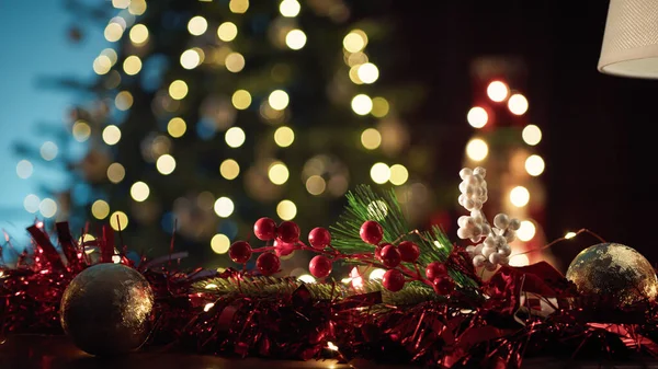 Lampu Terhadap Pohon Natal Kabur Dan Ruang Fotokopi — Stok Foto