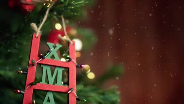 Nieve Cayendo Árbol Navidad Con Decoración Navidad — Vídeo de stock