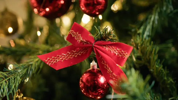 Panah Merah Menghias Pohon Natal — Stok Foto