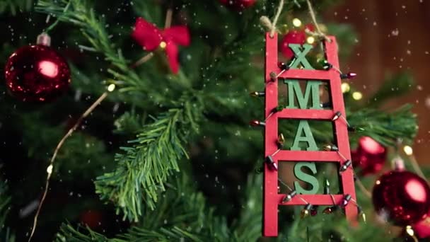 Kerst Ladder Decoratie Een Kerstboom — Stockvideo