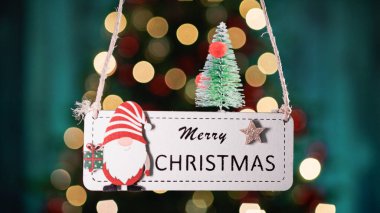 Yanıp sönen ağaçla ilgili Mutlu Noeller tabelası.