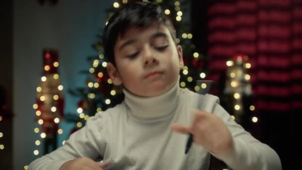 Kid Writing Buon Natale His Notebook — Stock Video