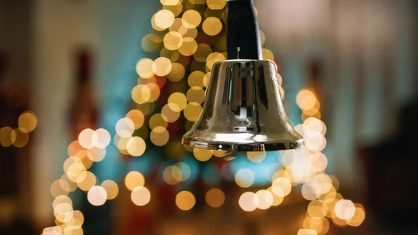 Тремтячий Дзвінкий Дзвін Розмитим Різдвяним Фоном Ліцензійні Стокові Фото