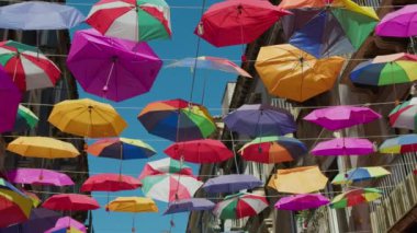 Catania, Sicilya 'da Şemsiyelerle sanat çalışmaları . 