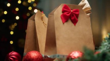 Noel hediyesi kutusu ve Noel Baba