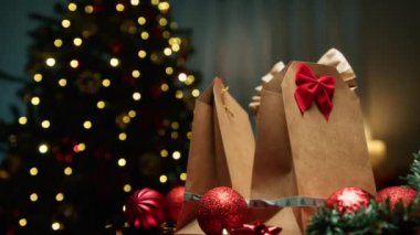 Noel hediyesi kutusu ve Noel Baba