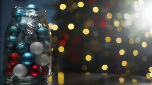 Weihnachtsgeschenkschachtel Und Weihnachtsmann — Stockvideo