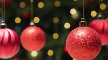 Dört Noel Sarkık Topları