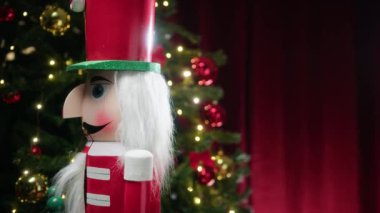 Hareket eden bir fındıkkıran ile Noel arkaplanı .