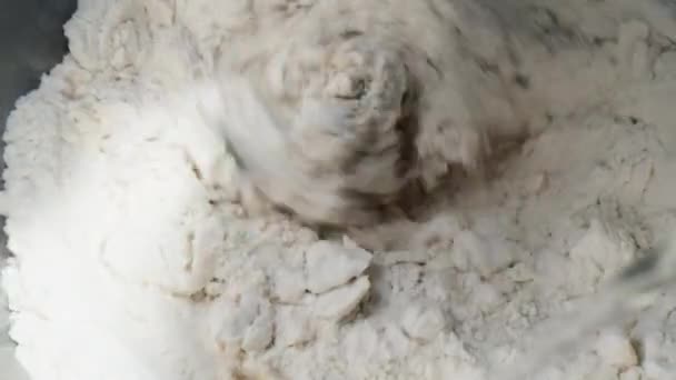 制作糕点所需的乳酪粉和混合水 — 图库视频影像