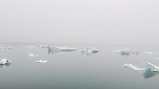 Bloques Hielo Derretido Flotando Agua Glaciar Islandés — Vídeo de stock