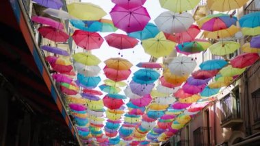 Şemsiyeli Catania Sokağı Sanat Eserleri .
