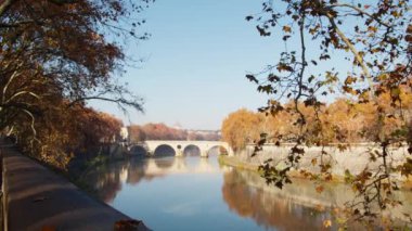 Roma 'da bir gün Sisto Köprüsü manzarası . 