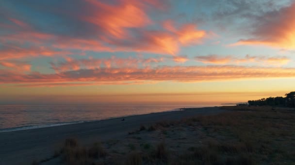 Romantyczne Niebo Zachodu Słońca Nad Oceanem Sezonie Zimowym — Wideo stockowe