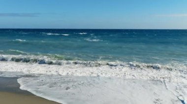 Calabria, İtalya 'nın kostüm çizgisini mavi renklendirme . 