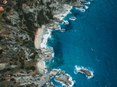 Kış boyunca uçurum manzarası .