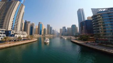 Dubai Kanal Nehri Tekne ve Mimarlık Binalarıyla.