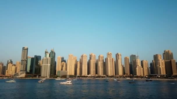 Auringonvalo Kattaa Dubain Kaupungin Aamulla — kuvapankkivideo