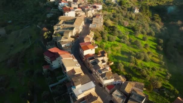 Sidernon Kaupungista Calabrian Valtamereen — kuvapankkivideo