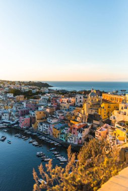Napoli yakınlarındaki Campania 'daki Flegree takımadasının Procida adası.