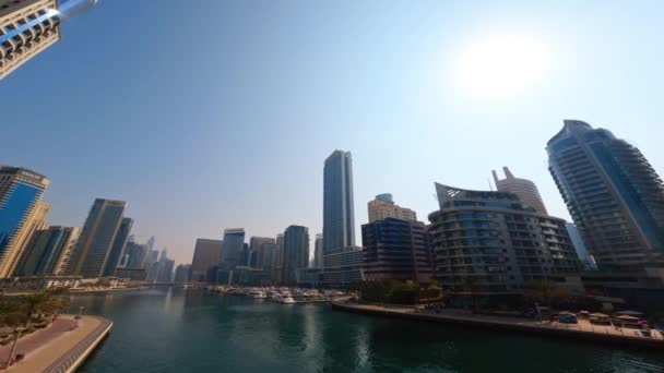 Dubai Canal River Veneen Arkkitehtuurin Rakennukset — kuvapankkivideo