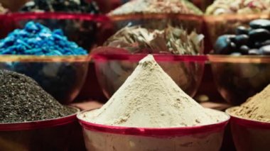 Sokaktaki dükkanda Arap unu çorbası..