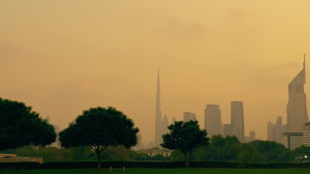 Saastuminen Dubain Kaupungissa Johtuu Savusumusta Ilmassa — kuvapankkivideo