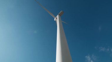 Yenilenebilir enerji formlarını artırmak için rüzgar türbinleri kullanılıyor