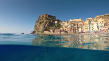 Scilla, Calabrian bölgesinde bir turizm beldesi.