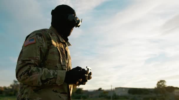 Amerikanska Armén Man Piloter Ett Försvar Spionage Drönare — Stockvideo