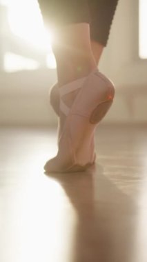 Dans gösterisinden önce spor salonunda kadın çalıştırmak.