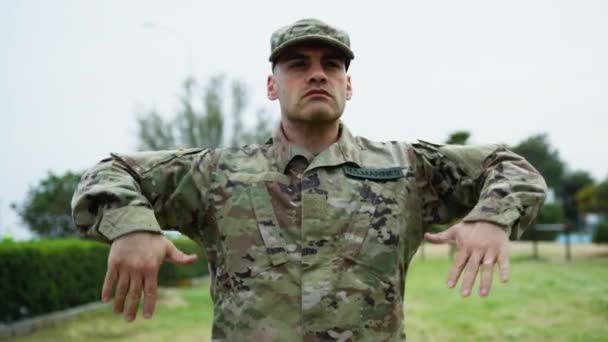 Amerikkalainen Sotilas Kouluttaa Puistossa Tulla Merijalkaväen videoleike