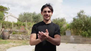 Evinin bahçesindeki hayatın tadını çıkar..