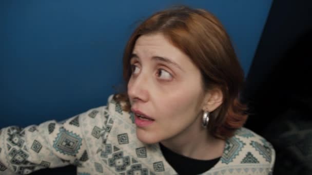Nainen Paniikissa Jumissa Hississä tekijänoikeusvapaata kuvapankin filmiä