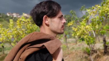 Evinin bahçesindeki hayatın tadını çıkar..