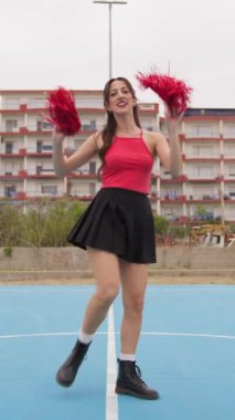 Amigo Kız Favori Takımını Bir Bale Yaparak Destekliyor.