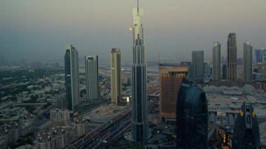 Dubai 'de Zengin Araplar Gökdelenler İnşa Ediyor.